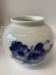 Royal 
Copenhagen Blå 
Blomst Flettet, 
Kugle Vase.
Dek. ...