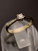 18 karat 
hvidguld ring 
størrelse 49 
med diamant ca. 
0,10 carat 
stemplet 750 
emne nr. 618410