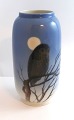 Royal 
Copenhagen. 
Vase med ugle 
motiv. Model 
347-107. Højde 
21 cm. (1 
sortering)