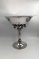 Georg Jensen 
Sterling Sølv 
Stor Drueopsats 
No. 264B
Måler H 30.8 
cm (12.12 inch) 
Diam 31 cm ...