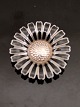 Sterling sølv 
marguerit 
broche D.3,6 cm 
med sort emalje 
stemplet 
sterling BH for 
juveler B Hertz 
...