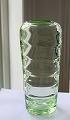 Antagelig 
Holmegaard, 
Neongrøn 
transparent 
vase med 
riller. Højde 
25 cm. Diameter 
11,5 cm. ...