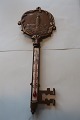 An old 
thermometer 
made of copper 
and in form of 
a key
L: 20cm
Weight 213gram
Dekorationsr: 
...