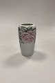 Bing og 
Grøndahl Art 
Nouveau Vase 
No. 5447. Motiv 
med pink rose.
Måler 14,5 cm 
/ 5,70 in. og 
...