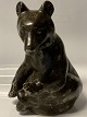 Johgus, Stor 
siddende bjørn, 
Bornholmsk 
keramik.
Højde: 22 cm.
Dek. Nr. 22.
Pæn og ...
