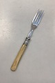 Udenlandsk 
Frokostgaffel i 
Sølvplet, med 
skaft af ben
Måler 18,7 cm 
/ 7.36 inch
