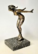 Ubekendt 
kunstner (20. 
årh.): Jugend 
figur. Nøgen 
kvinde. 
Forsølvet 
bronze. På 
marmorsokkel. 
...