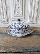 Royal 
Copenhagen 
Musselmalet 
helblonde 
sauceskål med 
låg 
No. 1106, 1. 
sortering
Mål 16 x 24 
...