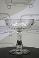 Fine old 
champagne bowl 
with simple 
classic cut.
H: 10.8cm. 
Dia.: 9.5cm. (5 
pcs. in stock)