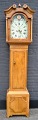 Engelsk 
standur, ca. 
1780. I 
egekasse. James 
Barlow Oldham. 
Signeret. H: 
224 cm. D.: 32 
cm. B.: ...