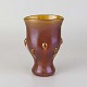 Kunstglas vase 
i Tiffany 
favrile glas 
med metallisk 
orange skær og 
haletudse 
dekoration. 
Model ...