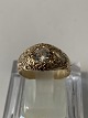 Smuk og elegant 
guldring med en 
hvid sten i 14 
karat guld, 
Ringen er meget 
anvendelig til 
...