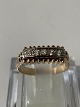 Smuk og elegant 
guldring med 
fine hvide sten 
i 18 karat 
guld, i enkelt 
design. Ringen 
er meget ...