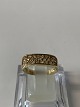 Smuk og elegant 
guldring med 
fine hvide sten 
i 18 karat 
guld, i enkelt 
design. Ringen 
er meget ...