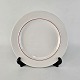 Frokosttallerken 
i fajance fra 
stellet 4 All 
Seasons med rød 
kant
Nr. 3068
Producent 
Royal ...