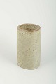 Palshus
Vase, model 
308.
Cylindrisk 
vase i drejet 
stentøj med 
lys, grønlig 
glasur med ...