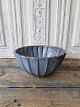 Michael 
Andersen stor 
riflet skål med 
smuk blå glasur 

No. 4569
Højde 13 cm. 
Diameter 27 ...