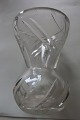 Gammel vase af 
krystalglas
Med smukke 
slibninger
H: 10,5cm
B: 8cm
Flot stand
Varenr.: 
KM1006