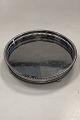 Engelsk 
Sølvplet 
Serveringsbakke, 
Fabrikeret i 
England
Diameter 23,7 
cm / 9.33 in.