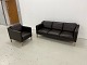 Ilva DC3600 
sofagruppe 
bestående af 3 
Pers.Sofa og 
stol i Dark 
Brown læder og 
med ben i ...