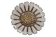 Bernhard Hertz 
forgyldt 
sterlingsølv, 
lille Marguerit 
/ Daisy broche.
Diameter 2,5 
cm.
Der ...