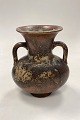 Royal 
Copenhagen 
Stentøjs Vase 
med to Hanke 
No. 3220 af 
Bode Willumsen
1. Sortiment. 
Fremstår ...