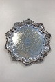 Ornamenteret 
Engelsk 
Sølvplet 
Serveringsbakke 
med ben, 
Fabrikeret i 
England.
Diameter 33,2 
cm ...