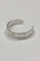 Åben Armring i 
Sterling Sølv 
af Henning 
Ulrichsen
Indre bredte: 
57 mm / 2.24 
inch  
Ring ...
