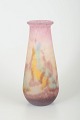 Muller Frères, 
Luneville
Art Deco 
kunstglasvase, 
1930’erne.
Slank, 
cylindrisk vase 
i ...