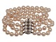 Dobbeltradet 
perle armbånd 
af store 
rosa-farvet 
Akoya perler 
fra Japan. 
Akoya perler er 
regnet ...