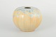 Europæisk 
studiokeramiker
Vase, sent 
1900-tal.
Drejet 
stentøjsvase 
med 
krystalglasur i 
lyseblå ...