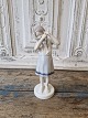 B&G sjælden Art 
Nouveau figur, 
pige der 
fletter hår 
No. 1758, 1. 
sortering
Fremstår med 
nogle ...