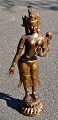 Thai bronze, 
20. årh. Tara - 
en tibetansk 
gudinde. Cire 
perdue. H.: 79 
cm. B.: 30 cm. 