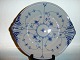 Royal Copenhagen Musselmalet Riflet, stort kringlefad.Dekorationsnummer 1/319 eller ...