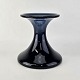 Vase i blåt 
glas fra serien 
Lavendel
Formgiver Per 
Lütken, 1967
Producent 
Fyens Glasværk, 
...