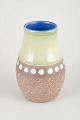 Mari Simmulson 
for Upsala 
Ekeby
Vase, model 
43-30-899, 
1960’erne.
Dekorativ 
stentøjsvase i 
...