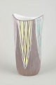 Upsala Ekeby, 
Mari Simmulson
Vase, model 
4415, 
1950/60’erne.
Dekorativ 
keramikvase med 
let ...
