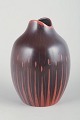 Colin Melbourne 
for Beswick, 
England
Vase, midten 
af 1900-tallet.
Elegant og 
karakteristisk 
...