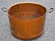 Kobber grue 
kedel, 1848 - 
1863. Danmark. 
Flot stemplet. 
Med to hanke. 
H.: 37 cm. 
Dia.: 53 ...