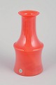 Svensk 
kunstglas
Mundblæst 
vase, 
1970’erne.
Mundblæst vase 
i kraftig 
orange glas med 
elegant, ...
