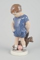 Royal 
Copenhagen
Figur “Dreng 
med bamse”, 
model 3468, 
1920’erne.
Porcelænsfigur 
af lille dreng 
...