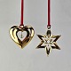 To 
juleornamenter 
til ophæng med 
form af et 
hjerte og en 
stjerne i 
messing 
forgyldt med 24 
karat ...