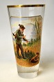 Tysk 
drikkeglas, 19. 
årh. Med 
jægermotiv i 
overteknik med 
emalje. Med 
forgyldninger. 
H.: 17,5 ...