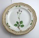 Royal 
Copenhagen, 
Flora Danica. 
Frokost 
tallerken med 
gennemskåret 
bort. Design 
#3554. Diameter 
...