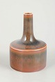 Carl-Harry 
Stålhane for 
Rörstrand
Vase, midt 20. 
århundrede.
Elegant 
cylindrisk vase 
i ...
