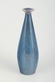 Carl-Harry 
Stålhane for 
Rörstrand
Vase, midt 
1900-tallet.
Elegant, 
dråbeformet 
vase i stentøj 
...