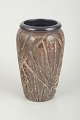 Ingrid 
Atterberg for 
Upsala-Ekeby
Vase, 
1960’erne.
Reliefdekoreret 
vase i stentøj 
med markant ...