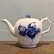 Royal 
Copenhagen blue 
flower braided 
teapot 10/8244. 
2nd grade. 
Dimensions: 15 
x 25 cm. H. 16 
...