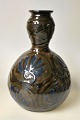 Vase von Herman A. Kähler, 1920–1930, Næstved, Dänemark. Mit bräunlichen, blauen und schwarzen ...