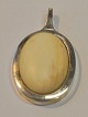 Brødrene W. & S. Sørensen (1939 - 1950) Horsens, Danmark: Sterling vedhæng med elfenben. Oval. ...